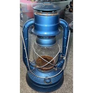 Vintage Dietz Blue No.8 D-LITE Kerosene Lantern Lamp NY USA Original Globe Broke